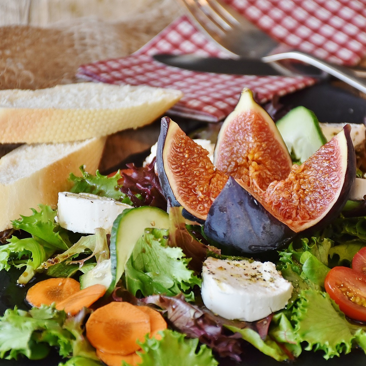 Picture of fig and cheese salad